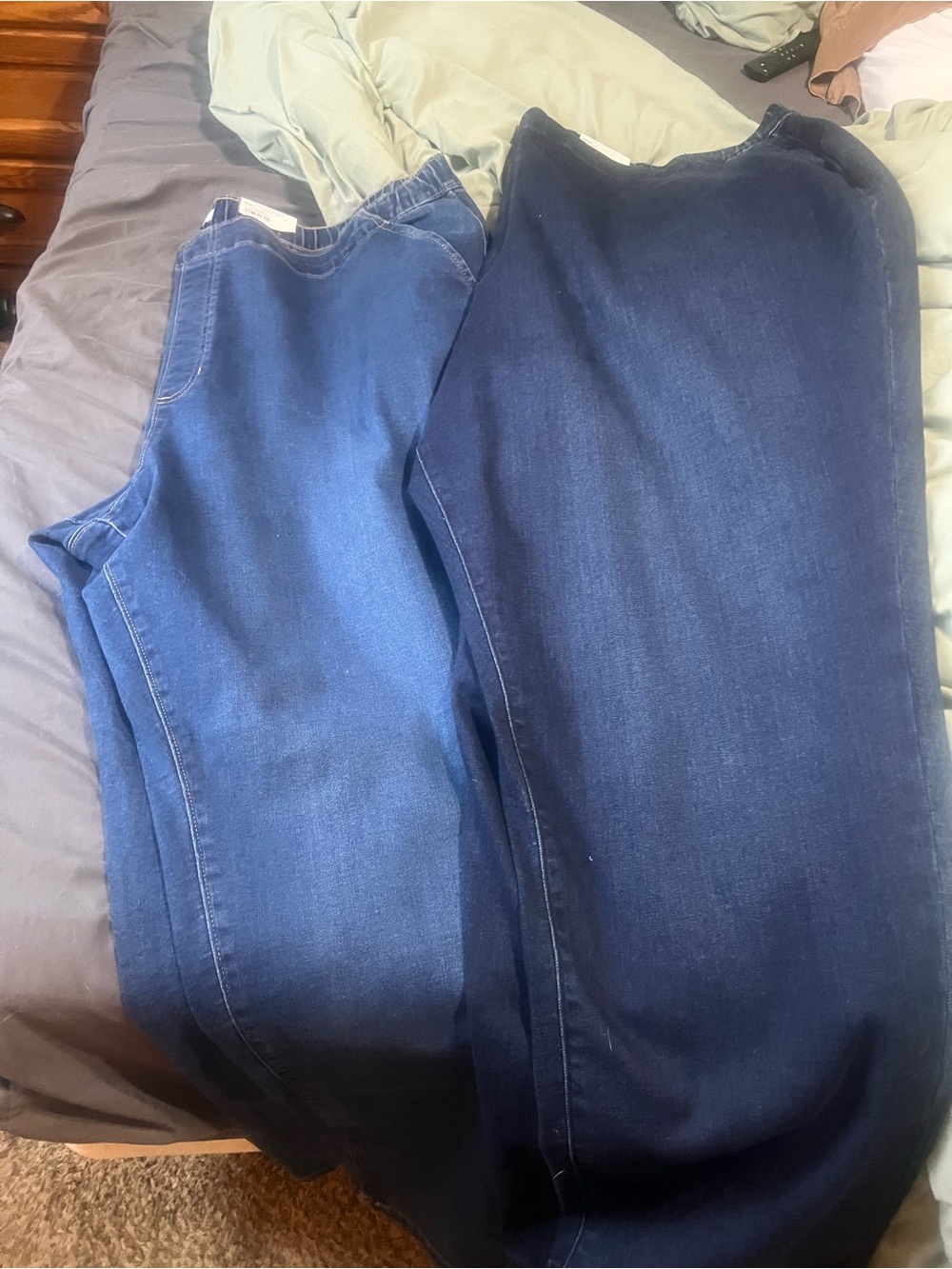 2 pair Women’s  Stretch Denim pull on jeans- 3x both new with tag.